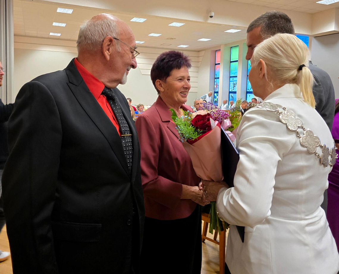 23 pary małżeńskie świętowały w ratuszu. Są pół i ponad pół wieku małżeństwem