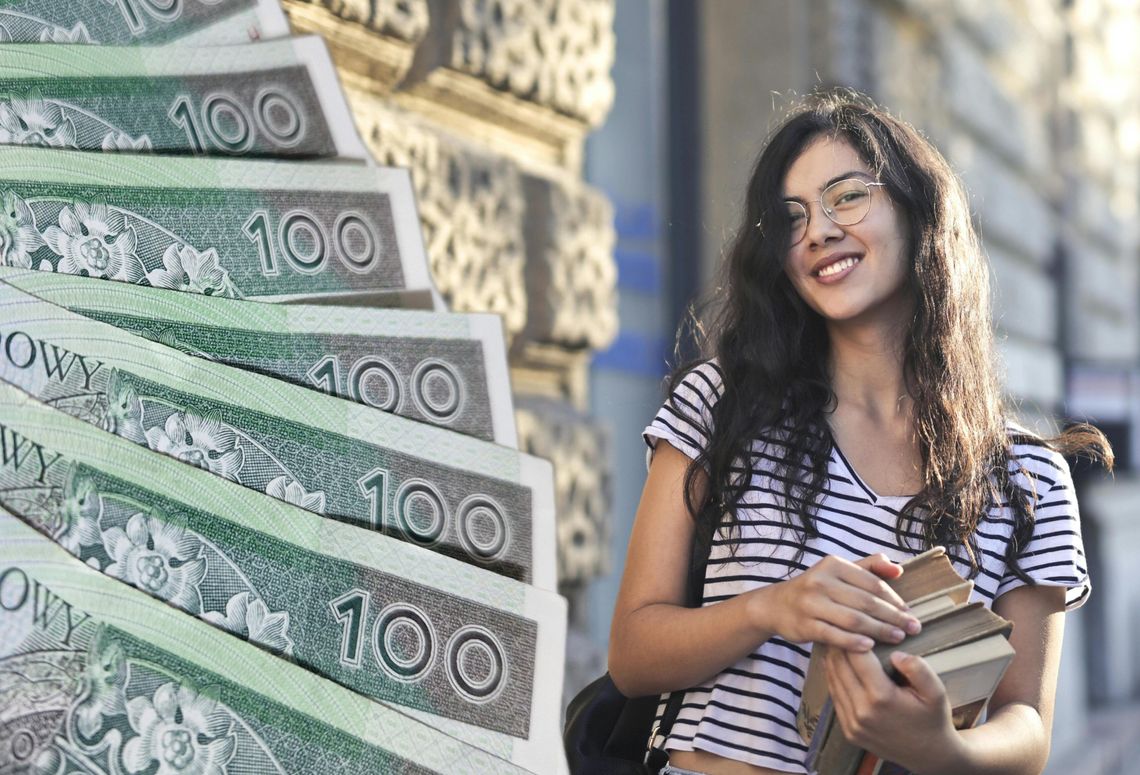 Studentka z książką, pieniądze