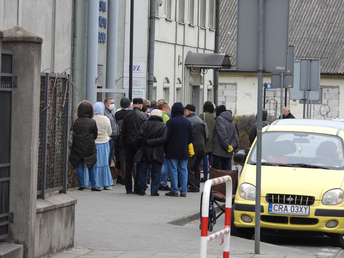 30 osób pod CDL przy ul. Królewieckiej interweniowała Straż Miejska