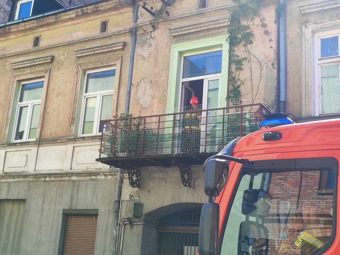 4 zastępy PSP i strażak na balkonie. Co wydarzyło się na ul. Żabiej? 4 zastępy PSP i strażak na balkonie. Co wydarzyło się na ul. Żabiej?
