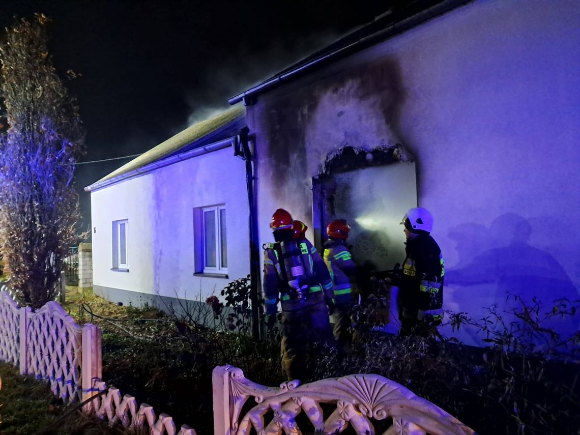 5 zastępów gasiło pożar domu w Błennej