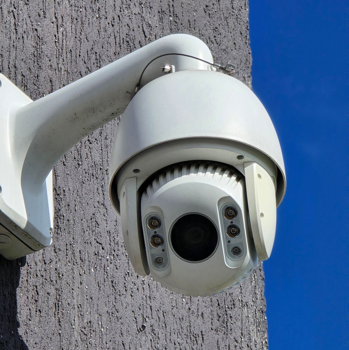 50% kamer monitoringu miejskiego do wymiany. Nowe kamery z AI, umożliwiającą komunikację głosową z mieszkańcami