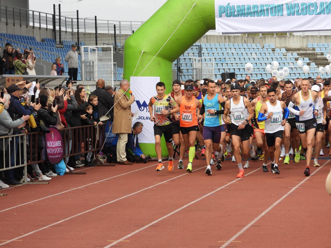 600 zawodników biegnie ulicami miasta. Trwa 11. Półmaraton Włocławek