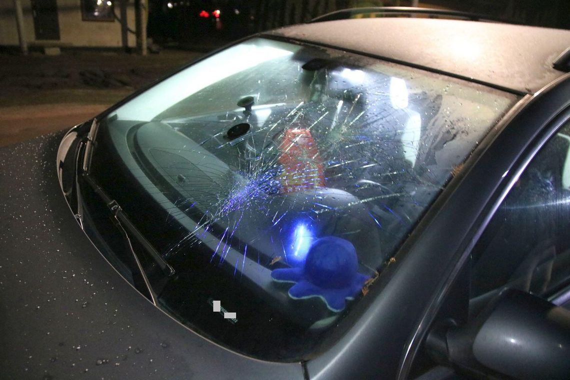 61-latek celowo rozbił szybę w aucie zaparkowanym przy posesji 61-latek celowo rozbił szybę w aucie zaparkowanym przy posesji