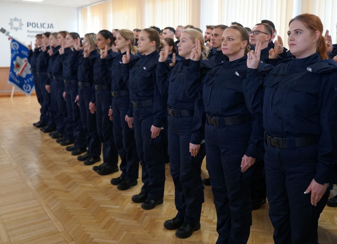 83 nowych policjantów złożyło ślubowanie. 1 trafi do Włocławka