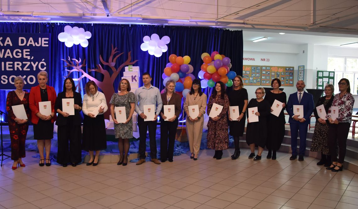 89 nauczycieli i 58 pracowników niepedagogicznych odebrało dziś nagrody