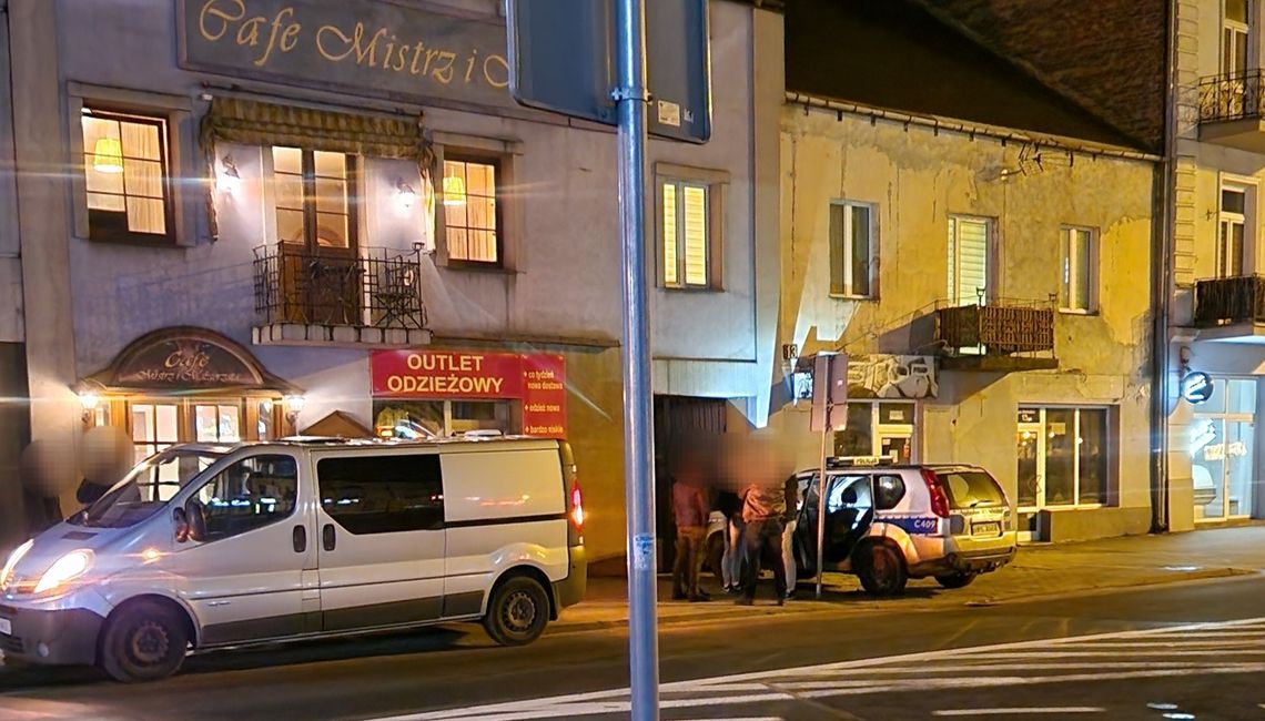 Agresywni i wulgarni młodzi mężczyźni w jednym z lokali na placu Wolności. Interweniowała policja