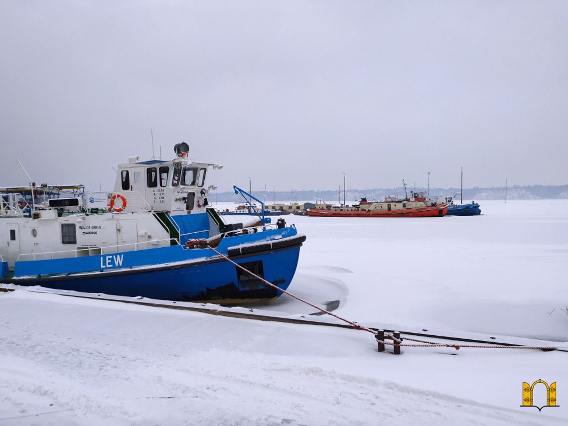 Akcja lodołamania zatrzymana na Wiśle. Na Odrze jednak lód kruszyć będzie jutro 7, a we środę 6 jednostek