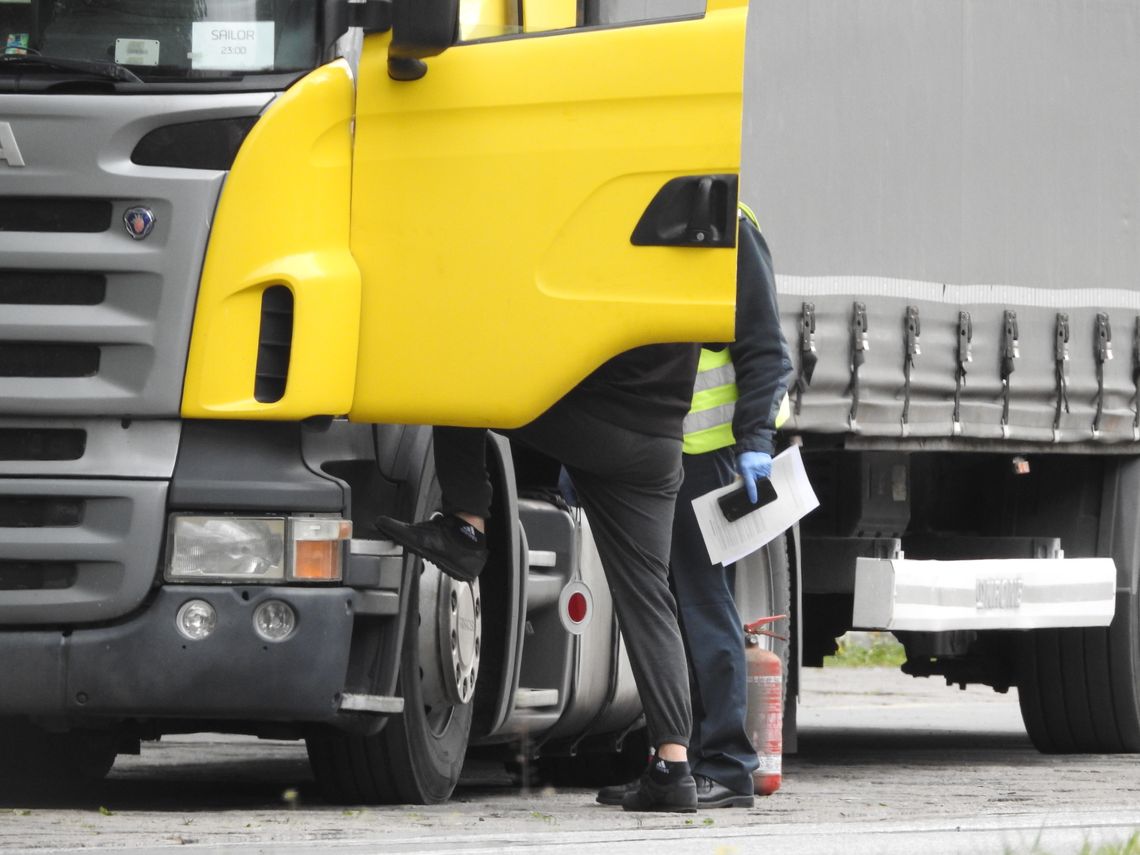 Akcja "Nielegalne odpady". Służby skontrolowały 16 ciężarówek Akcja "Nielegalne odpady". Służby skontrolowały 16 ciężarówek