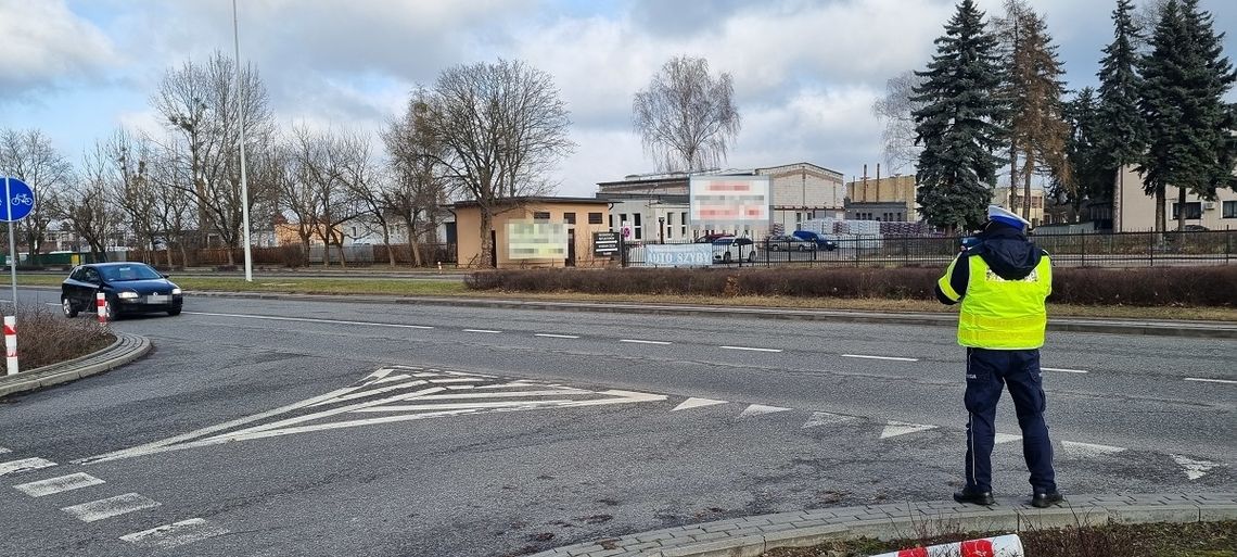 Akcja "Prędkość" we Włocławku. 128 kontroli, 12 zatrzymanych dowodów rejestracyjnych