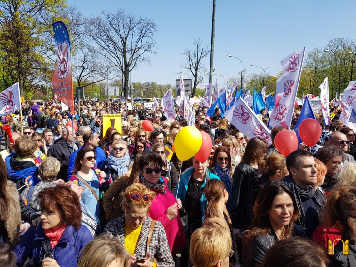 Akcja protestacyjna nauczycieli rusza 15 października Akcja protestacyjna nauczycieli rusza 15 października