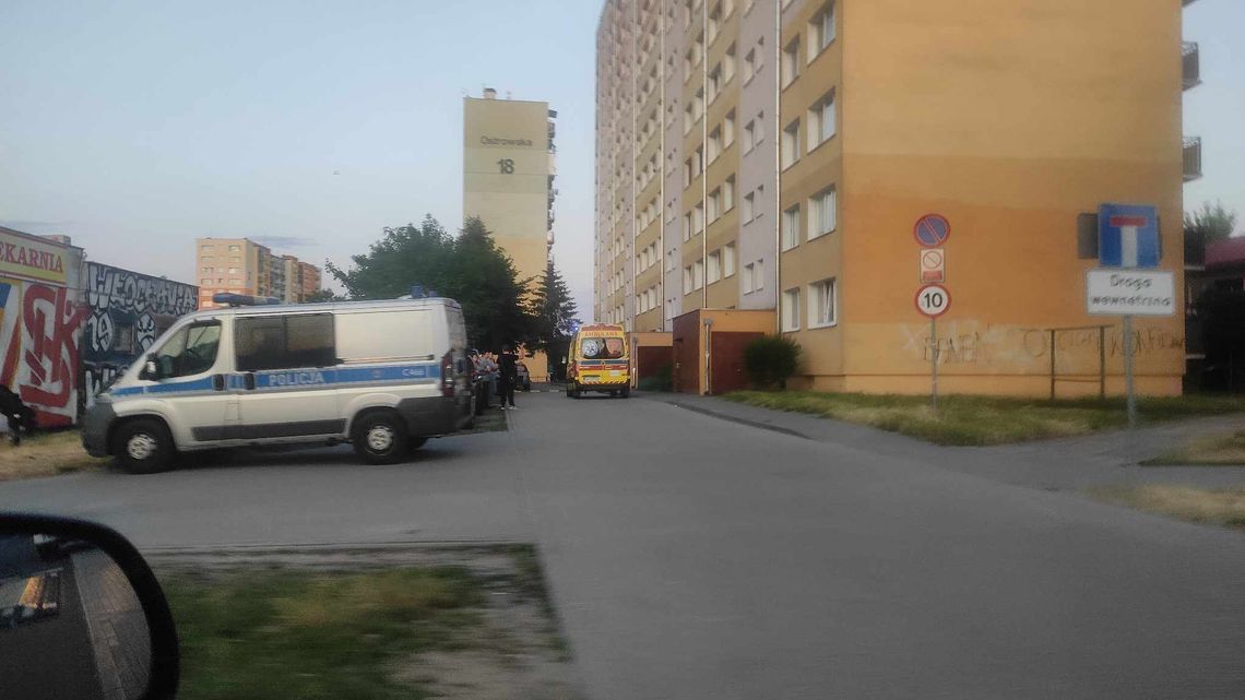 Akcja służb przy ul. Ostrowskiej. Kobiety nie udało się uratować