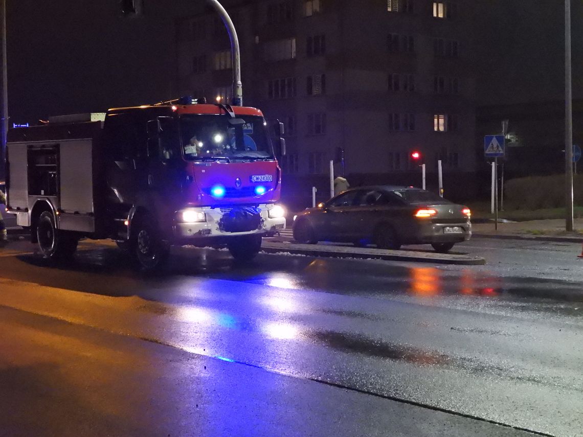 Akcja strażaków przy ul. Promiennej. Zagrożone miało być życie dziecka