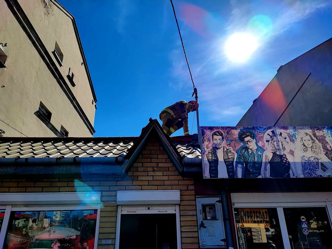 Akcja strażaków w salonie fryzjerskim na os. Południe Akcja strażaków w salonie fryzjerskim na os. Południe