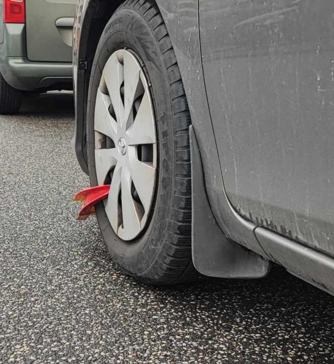 Akcja Straży Miejskiej na ulicy Łanieszczyzna. Kierowcy z blokadami kół