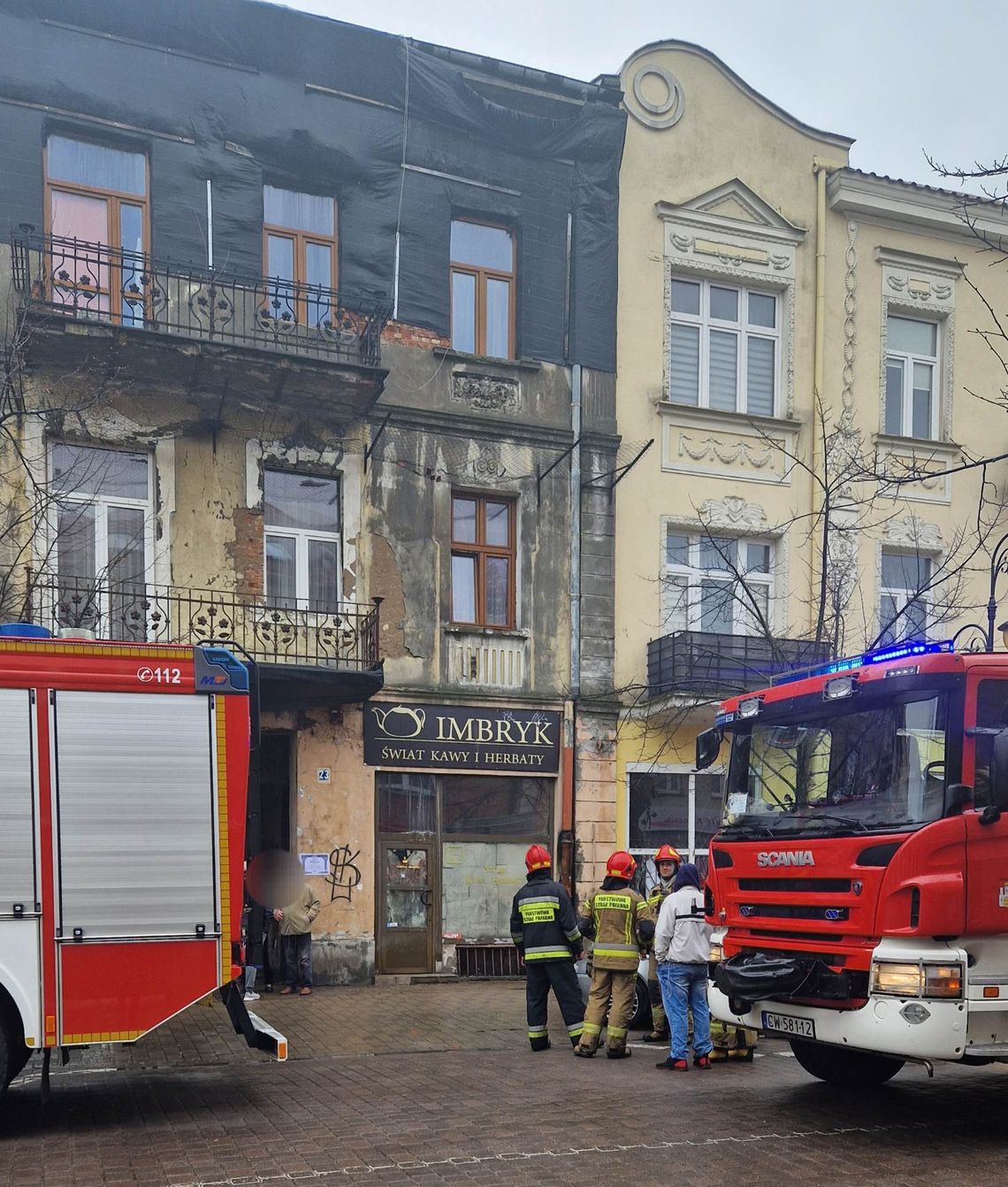 Akcja straży pożarnej na ul. 3 Maja. Doszło do podpalenia Akcja straży pożarnej na ul. 3 Maja. Doszło do podpalenia