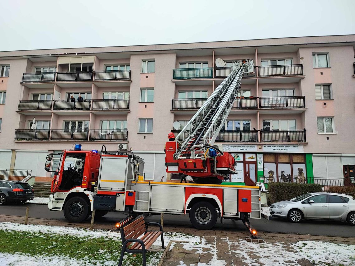 Akcja straży pożarnej na ul. Jagiellońskiej. Małżeństwo przewieziono do szpitala