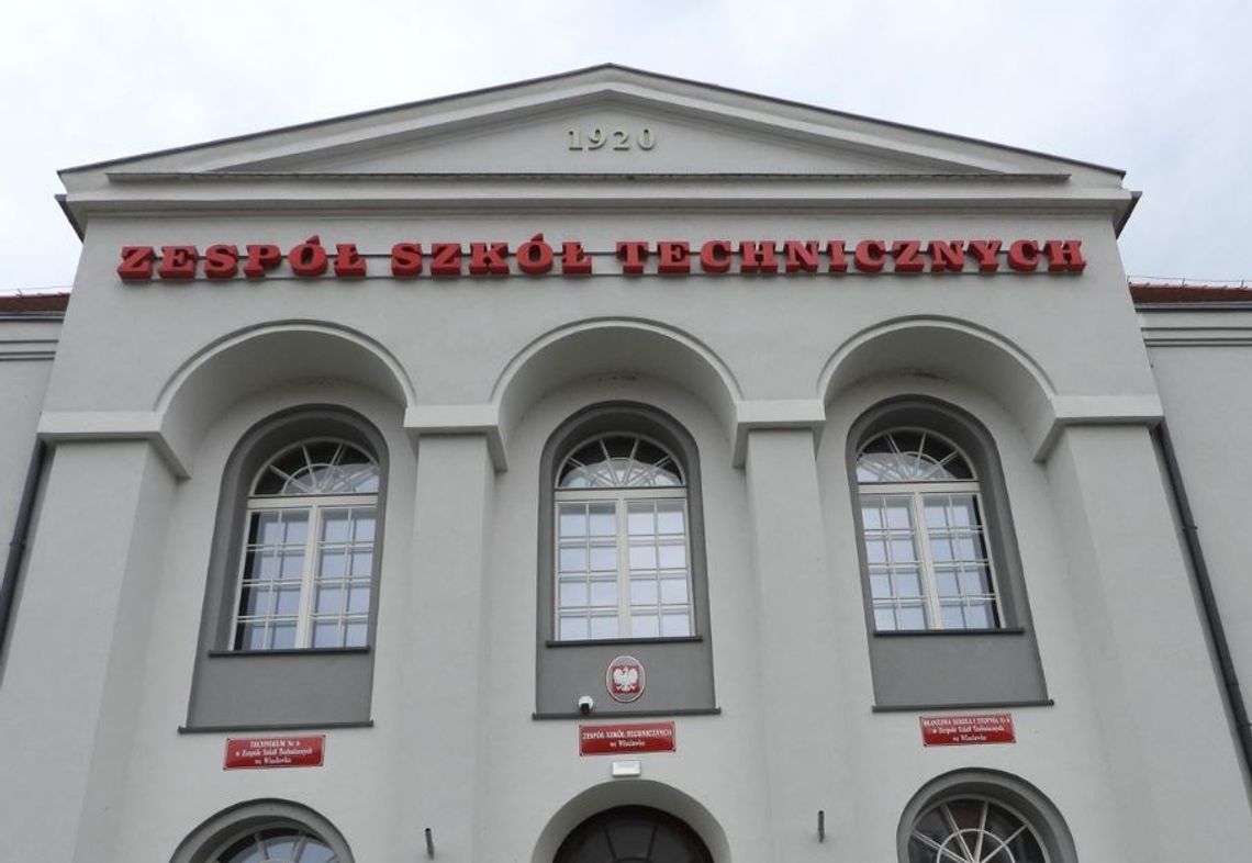 Alarm bombowy w Zespole Szkół Technicznych. Uczniowie ewakuowani Alarm bombowy w Zespole Szkół Technicznych. Uczniowie ewakuowani