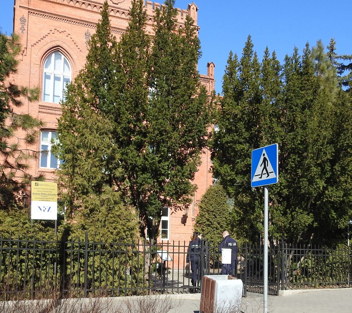 Alarmy bombowe w szkołach w całej Polsce. We Włocławku m.in w LZK