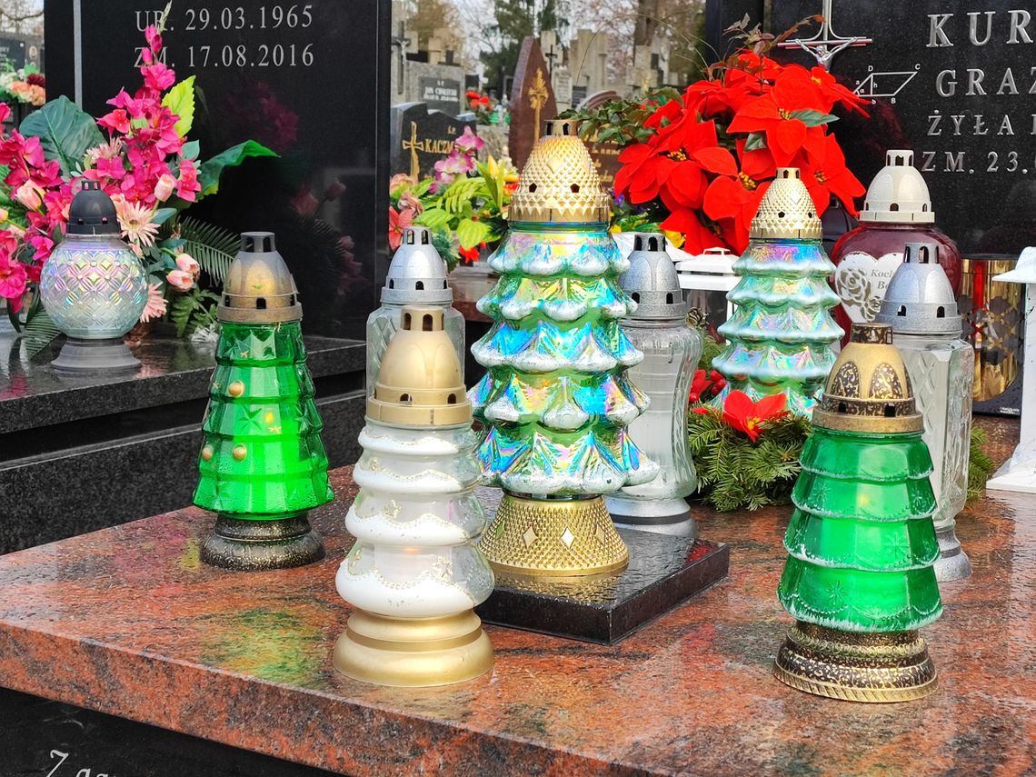 Włocławianie pamiętają w święta także bliskich, którzy odeszli Włocławianie pamiętają w święta także bliskich, którzy odeszli