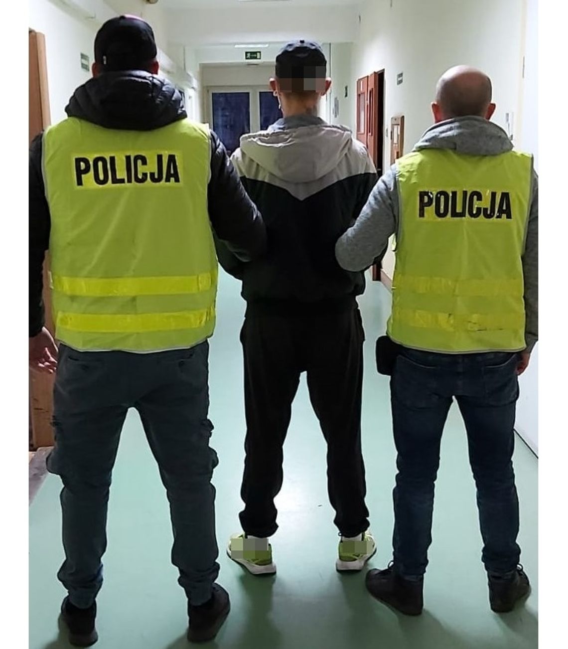 Awantura i szarpanina pod jednym ze sklepów na os.Południe. Zatrzymano 27-latka