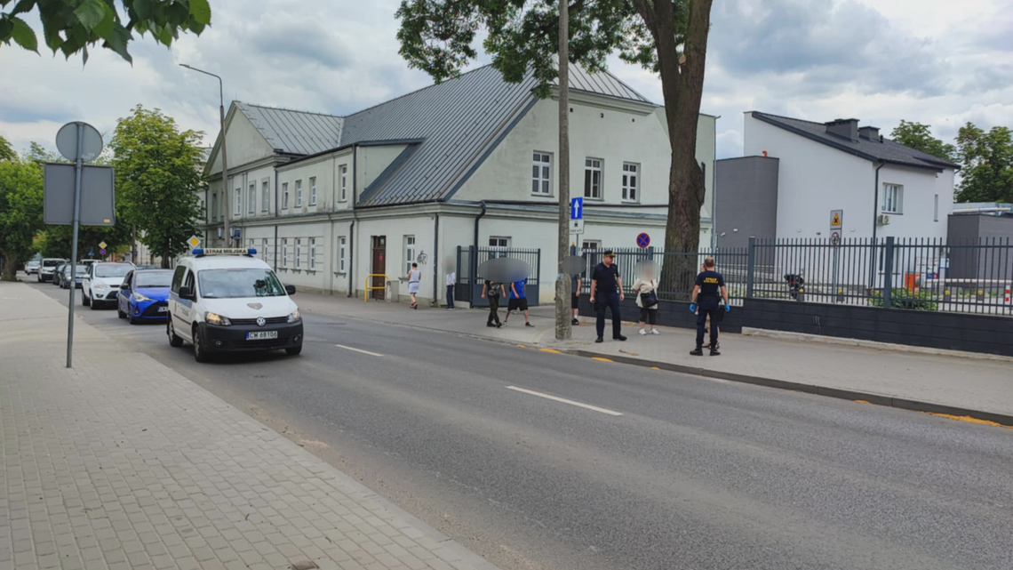 Awantura na ulicy Solnej, kobieta wbiegała przed nadjeżdżające auta. Interweniowała Straż Miejska