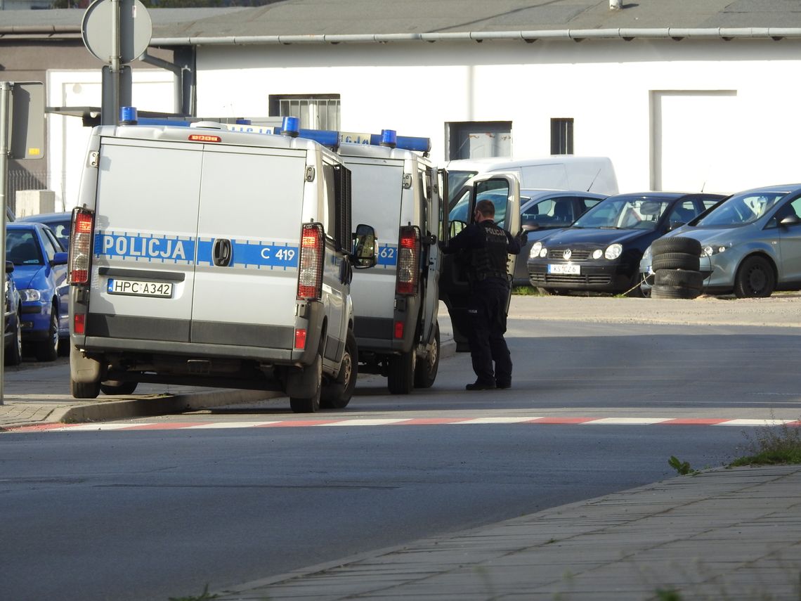 Awantura przy ul. Brackiej. Mężczyzna był tak agresywny, że policjanci nie mogli zbadać stanu trzeźwości