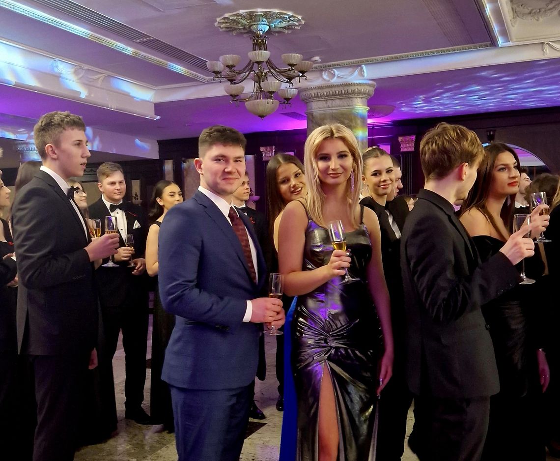 Bal studniówkowy uczniów Liceum Marii Konopnickiej