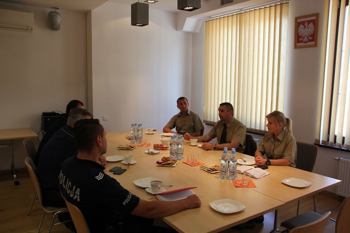 Będą wspólne patrole leśników i policjantów,aby zapobiegać kłusownictwu, zaśmiecaniu lasów oraz pożarom 