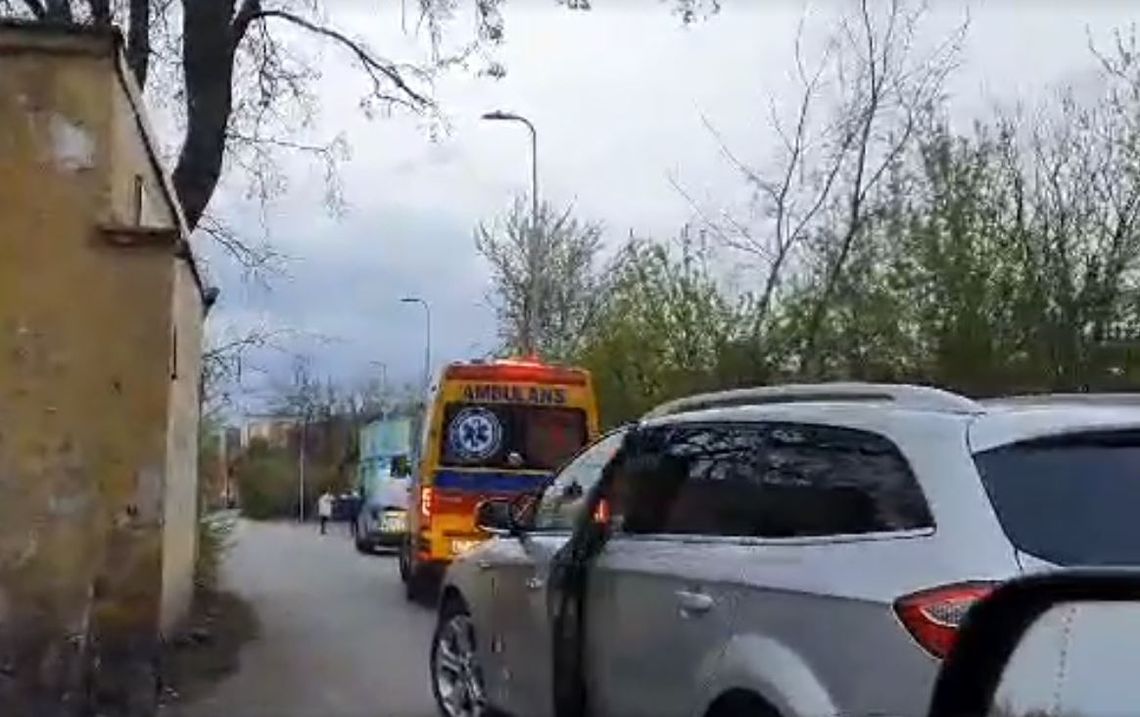 Bezpodstawnie wezwała karetkę. 75-latka ukarana mandatem w wysokości 500 zł