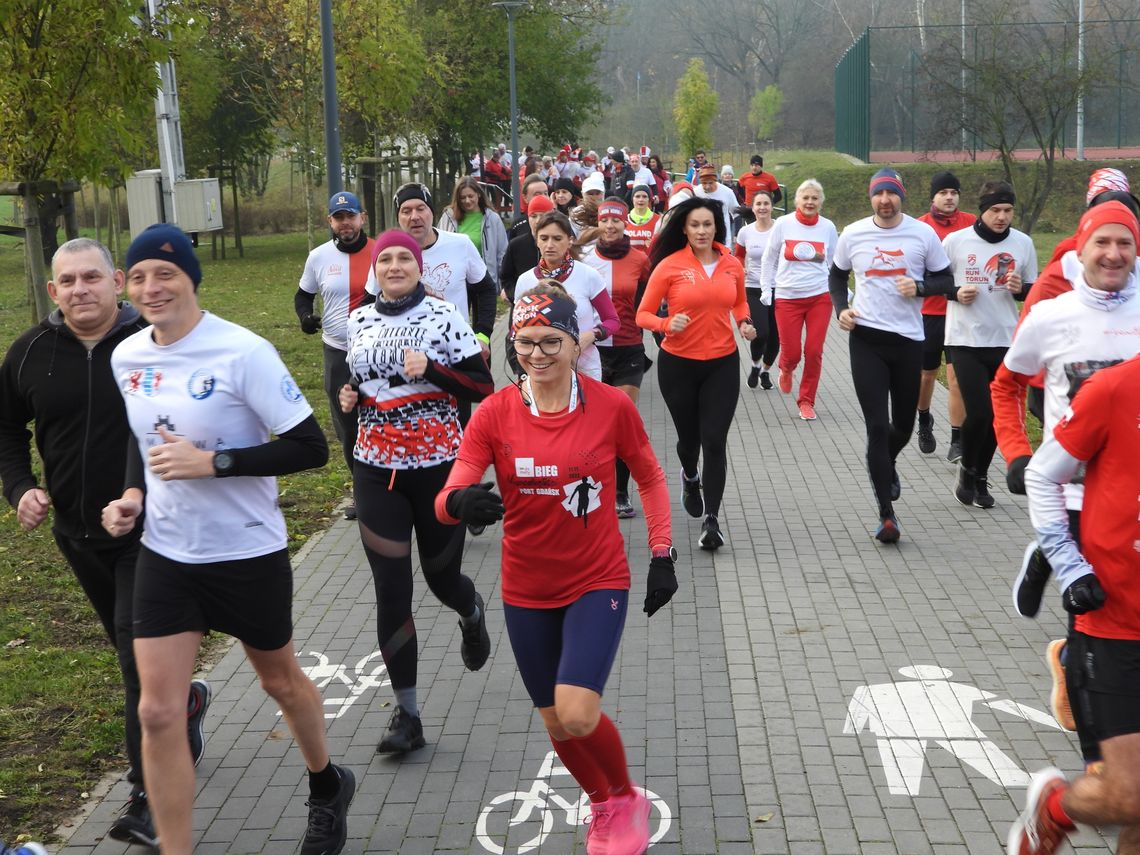 Biało-czerwony parkrun na Slodowie. Na starcie kilkadziesiąt osób