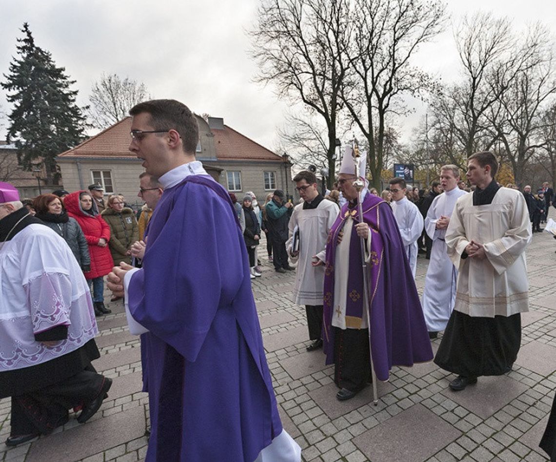 Biskup Włocławski udzielił dyspensy od obowiązku uczestnictwa w niedzielnej i świątecznej Eucharystii
