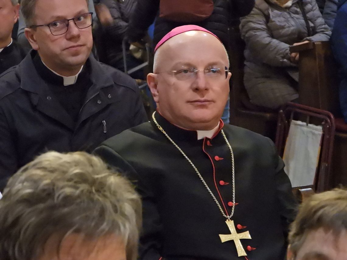 Biskup zaprasza Ukraińców z Włocławka do katedry. W parafiach odbędzie się zbiórka pieniędzy do puszek na pomoc uchodźcom wojennym z Ukrainy