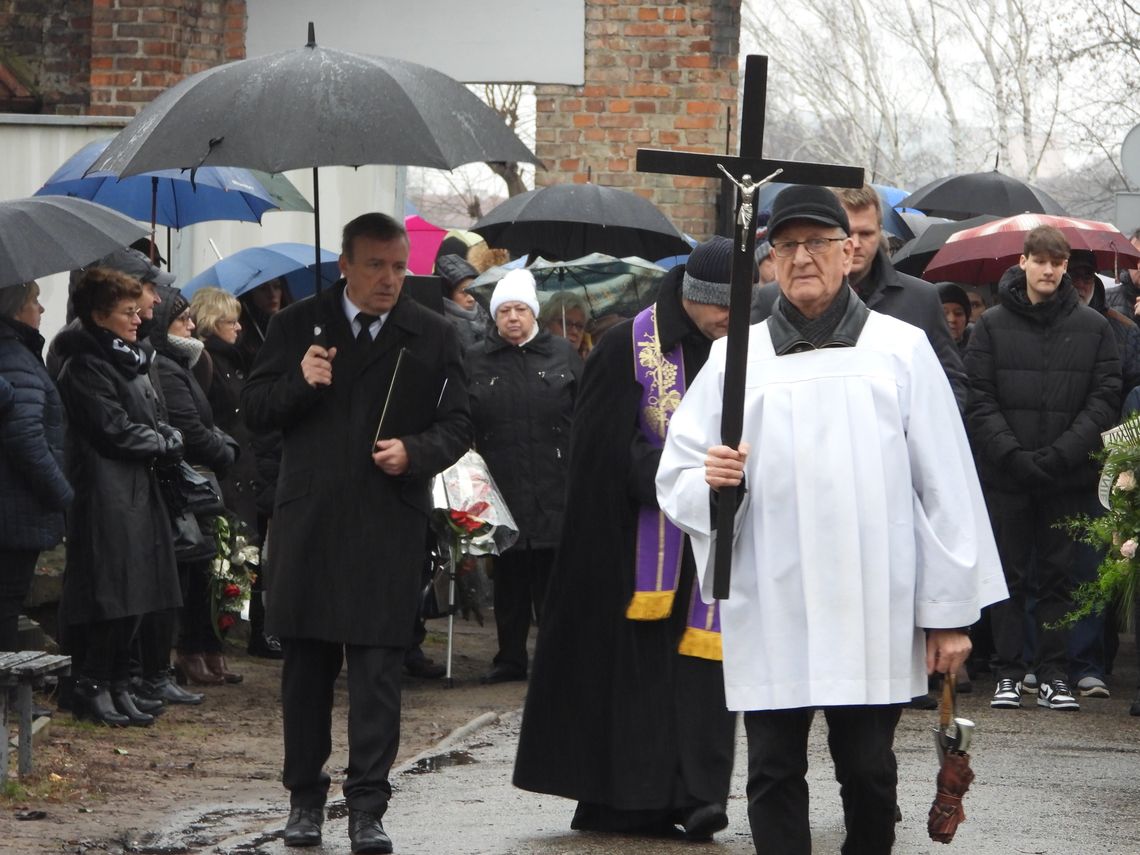 Bliscy pożegnali Ewę Szanowską, właścicielkę "Fabryki Fajansu"