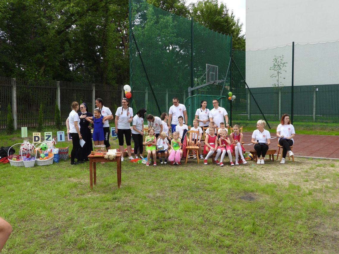 Boisko i plac zabaw dla dzieci z Domu Dziecka przy ul. Leśnej dziś uroczyście otwarty