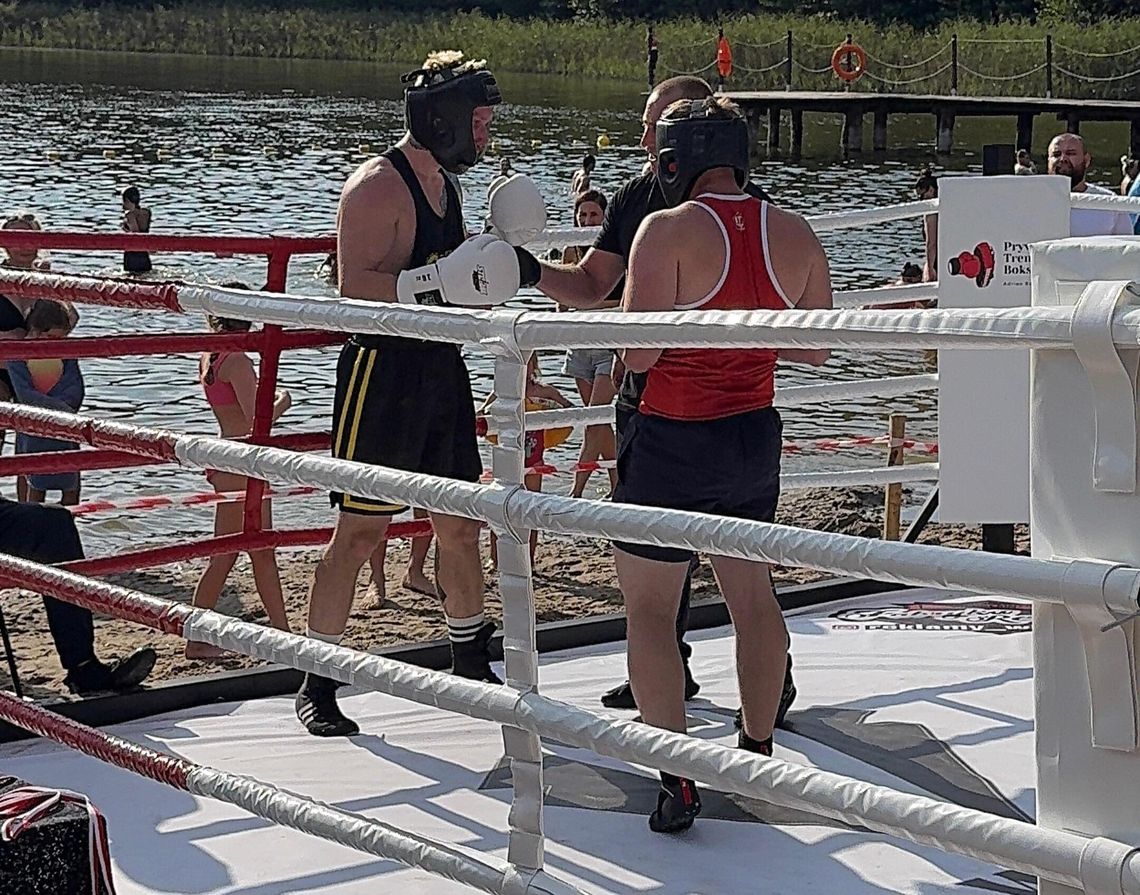 Boks na plaży nad Jeziorem Czarnym. Holiday Boxing Show zadebiutowało we Włocławku