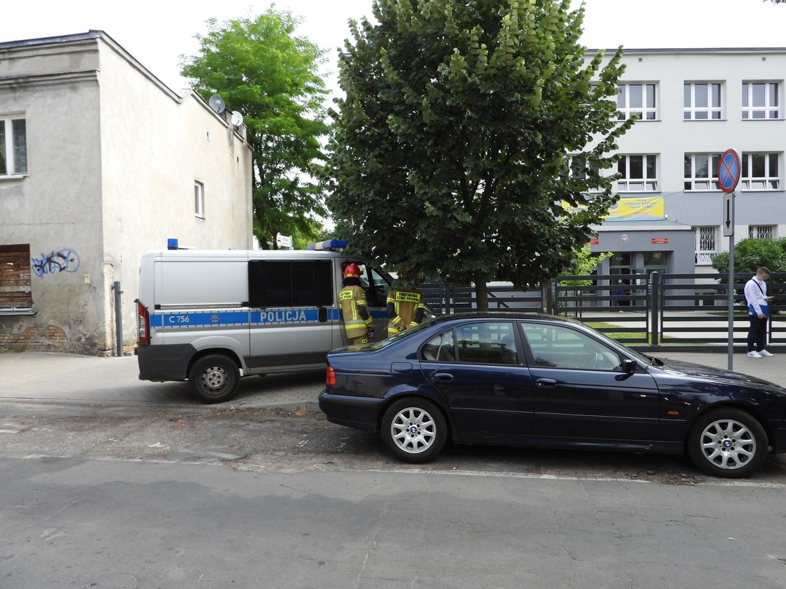 Bomby w szkołach i na basenie. Fałszywe alarmy bombowe postawiły służby na nogi