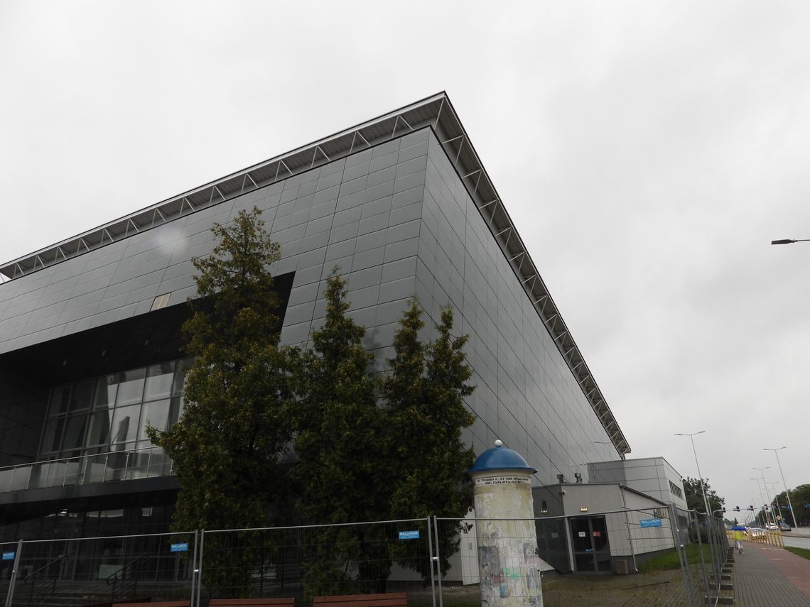 Brak chętnych na wymianę elewacji Hali OSiR. Nie wpłynęła żadna oferta Brak chętnych na wymianę elewacji Hali OSiR. Nie wpłynęła żadna oferta