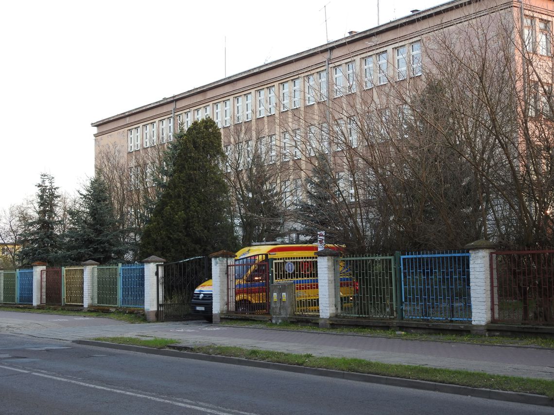 Budynek po dawnej szkole nr 15 miejscem dla służb medycznych