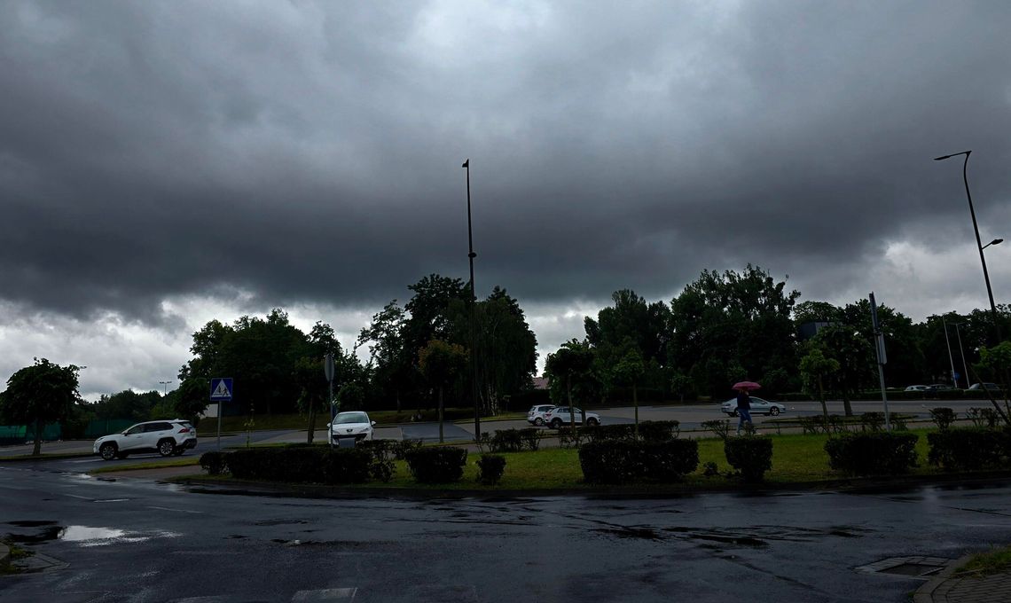 Burze nadchodzą nad Włocławek. IMGW ostrzega przed silnym wiatrem i intensywnym deszczem