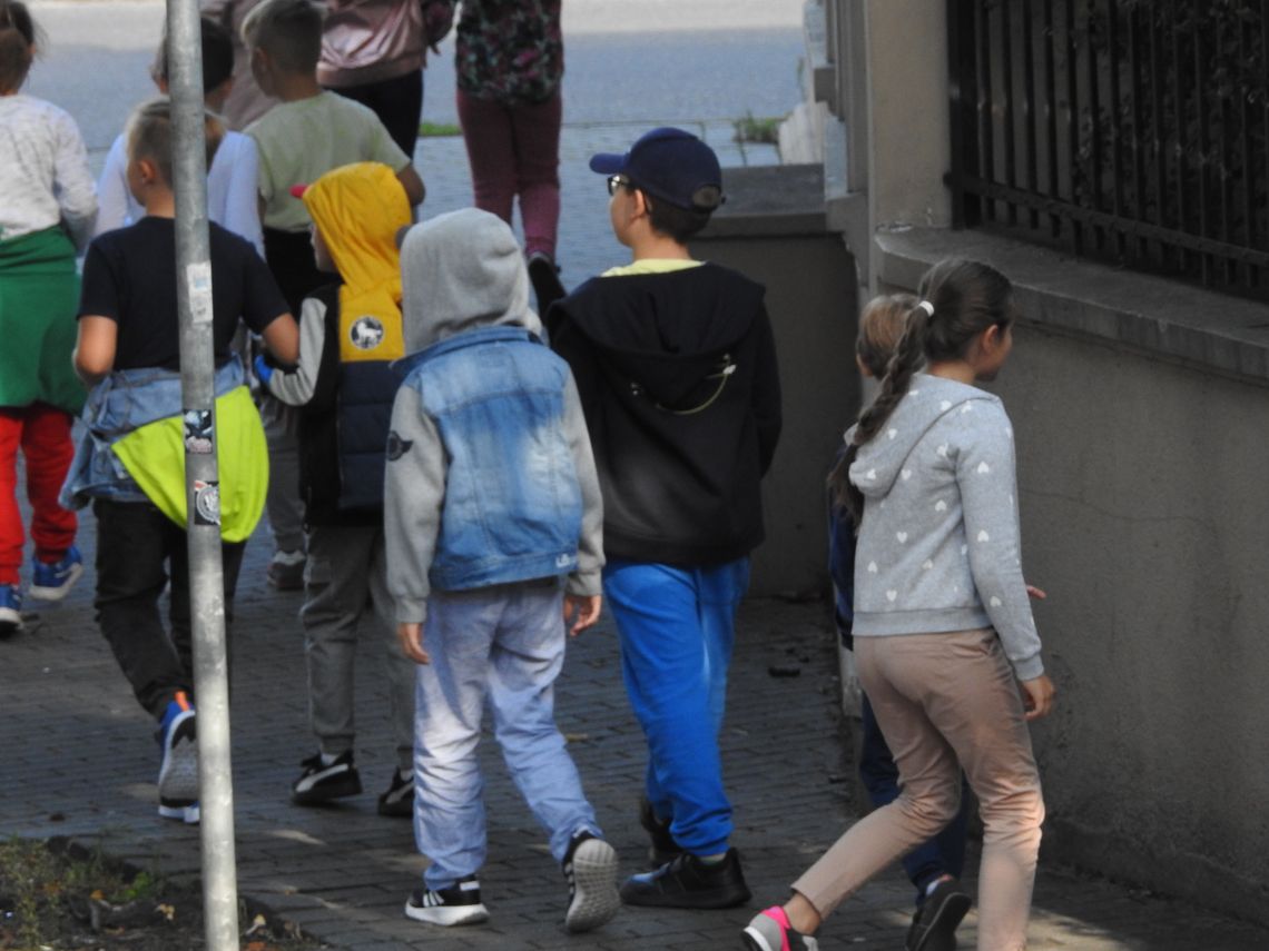 Chce uprowadzić ucznia, poinformował szkołę. Dyrekcja zwróciła się do rodziców, rodzice do mediów 