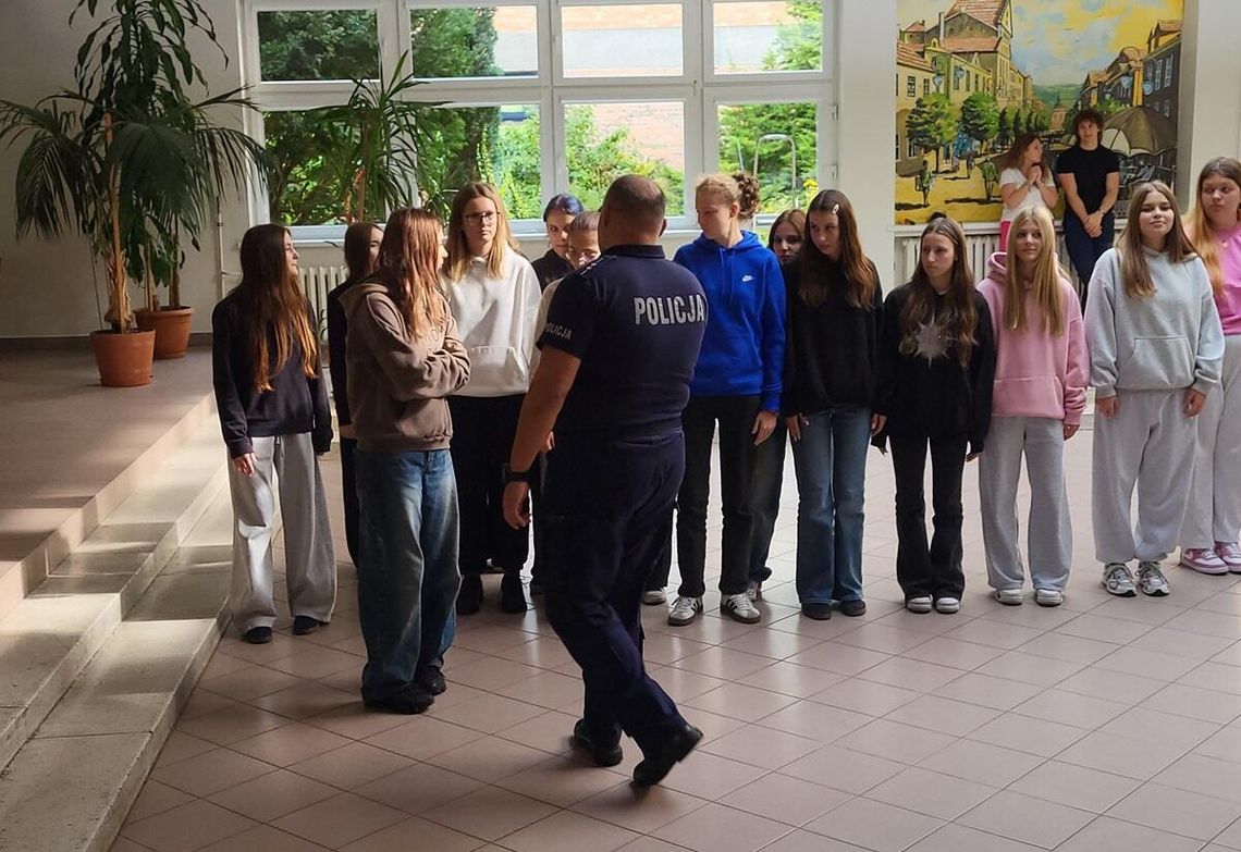 Ci uczniowie uzyskają specjalne przywileje, dzięki zajęciom z policjantami