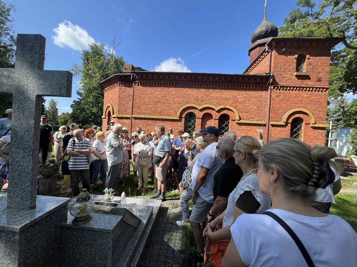 Niezwykłe życiorysy osób spoczywających na cmentarzu we Włocławku i zwiedzanie cerkwi