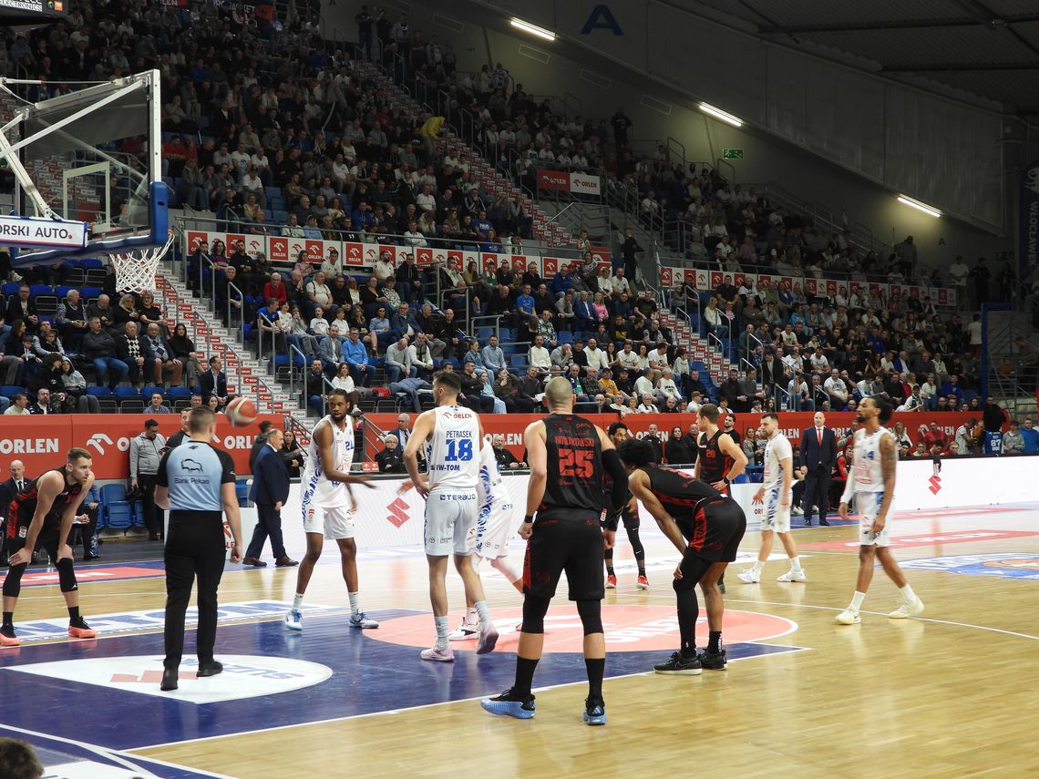 Dogrywka w Hali Mistrzów. Anwil wygrywa z Czarnymi