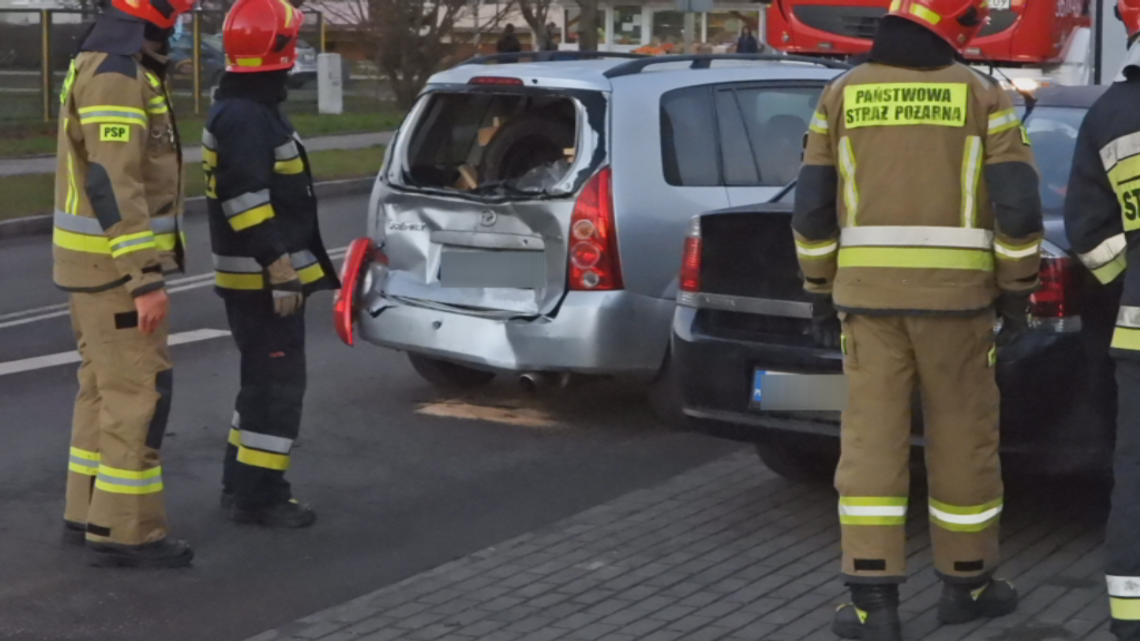 Cztery auta zderzyły się na Kaliskiej. Dwie osoby poszkodowane