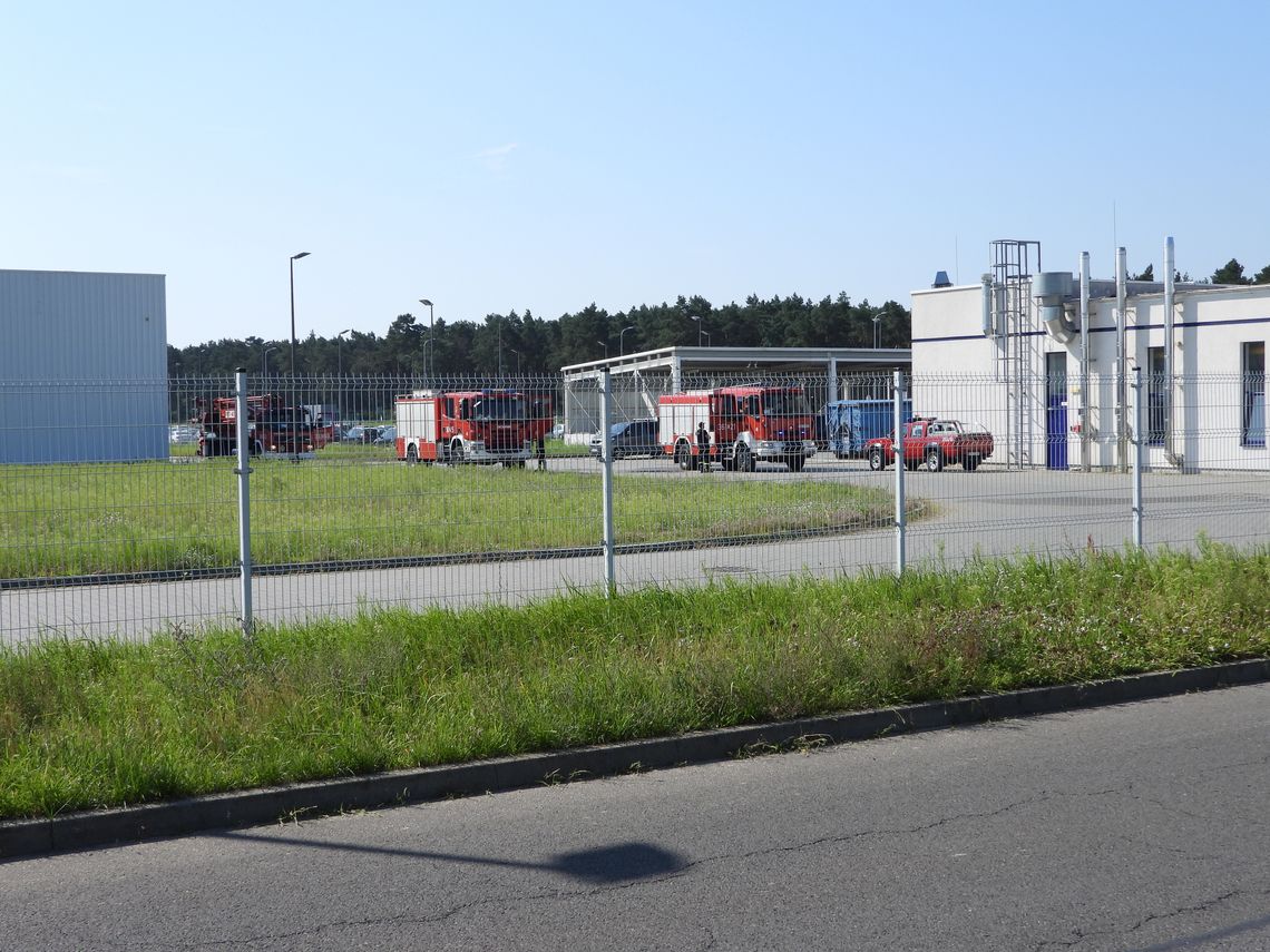 Cztery zastępy straży pożarnej pod Wiką. Pożar i ewakuacja poszkodowanej osoby. Straż przeprowadziła ćwiczenia 