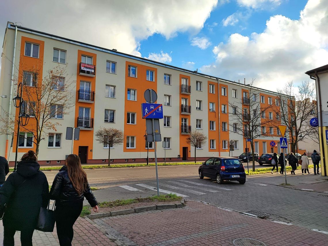 Czy matka 2-latków, które nieomal wypadły z 3-go piętra znajdowała się pod opieką MOPR?