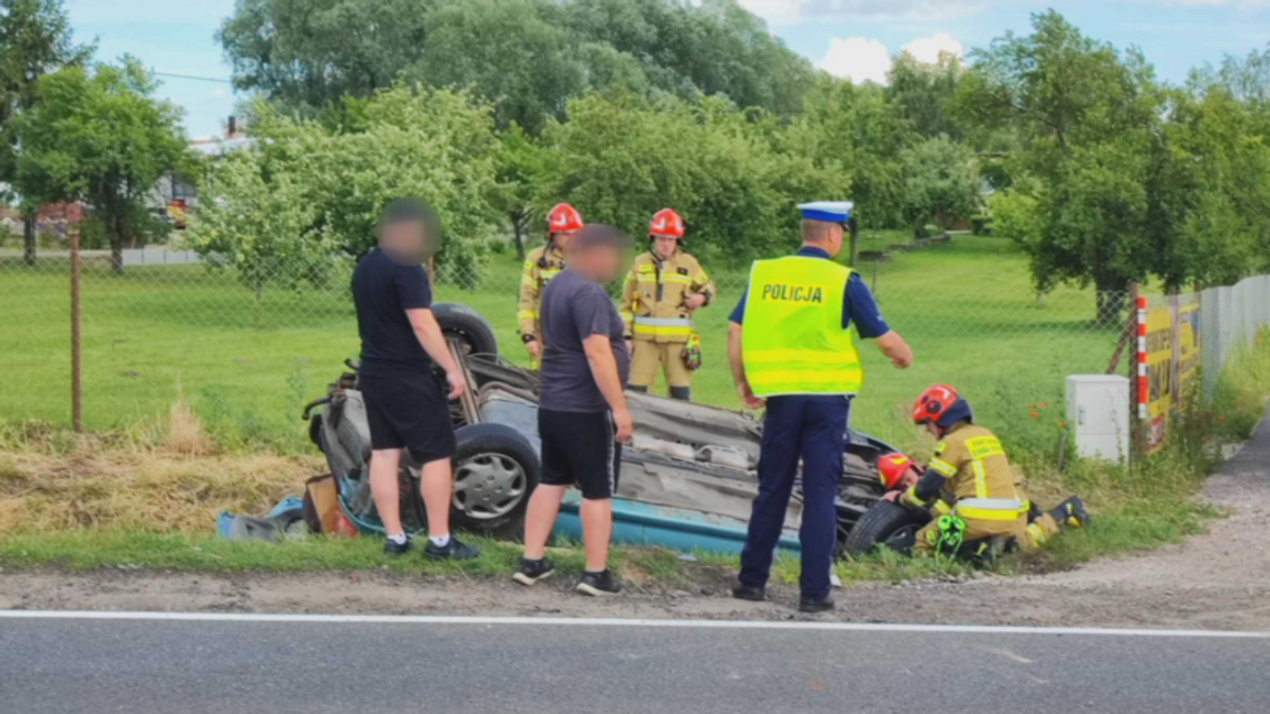 Dachowanie w Bogucinie. Na miejscu działały służby