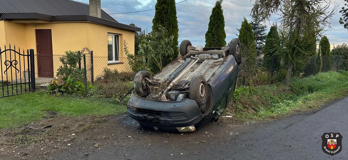 Dachowanie w gminie Brześć Kujawski. Jedna osoba przewieziona do szpitala