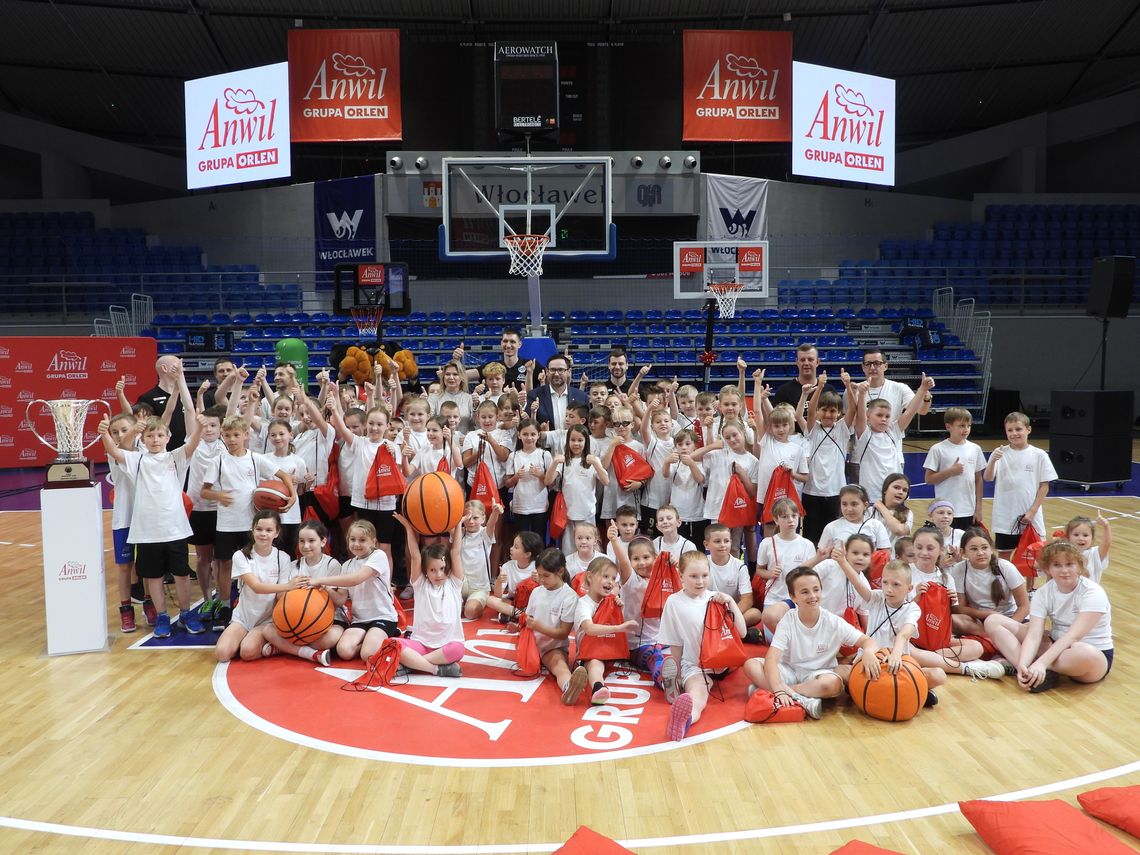 Daniel Obajtek we Włocławku. Spotkał się z dziećmi w Hali Mistrzów